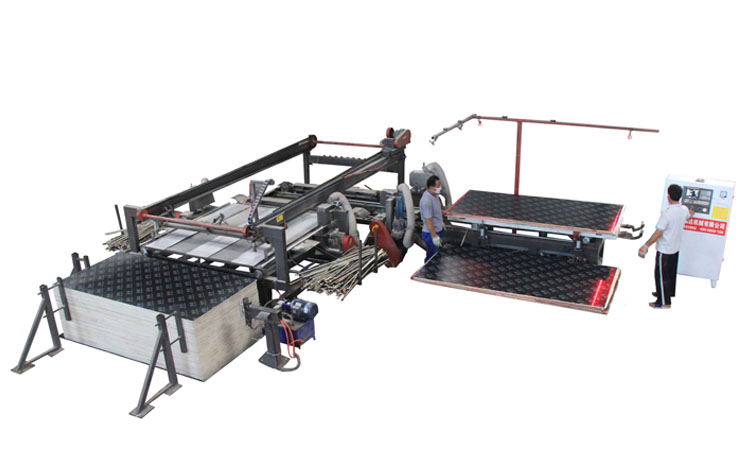 Building template automatic sawing machine